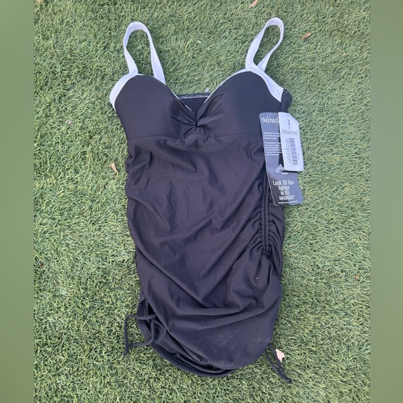Miraclesuit Black and White Tankini Top - Picture 1 of 3